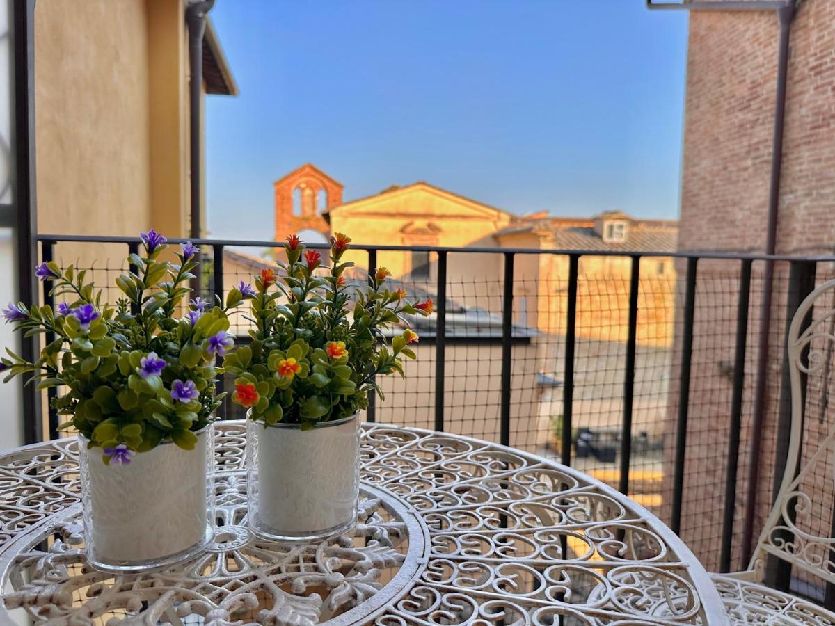 Sisters' Home - Appartamento Nel Centro Storico Con Terrazzo, Aria Condizionata E Vasca Da Bagno 시에나 외부 사진