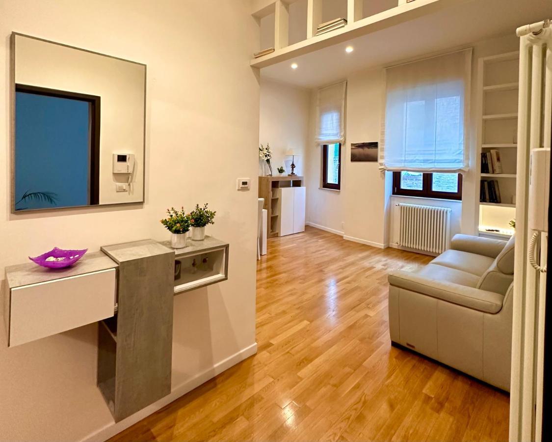 Sisters' Home - Appartamento Nel Centro Storico Con Terrazzo, Aria Condizionata E Vasca Da Bagno 시에나 외부 사진